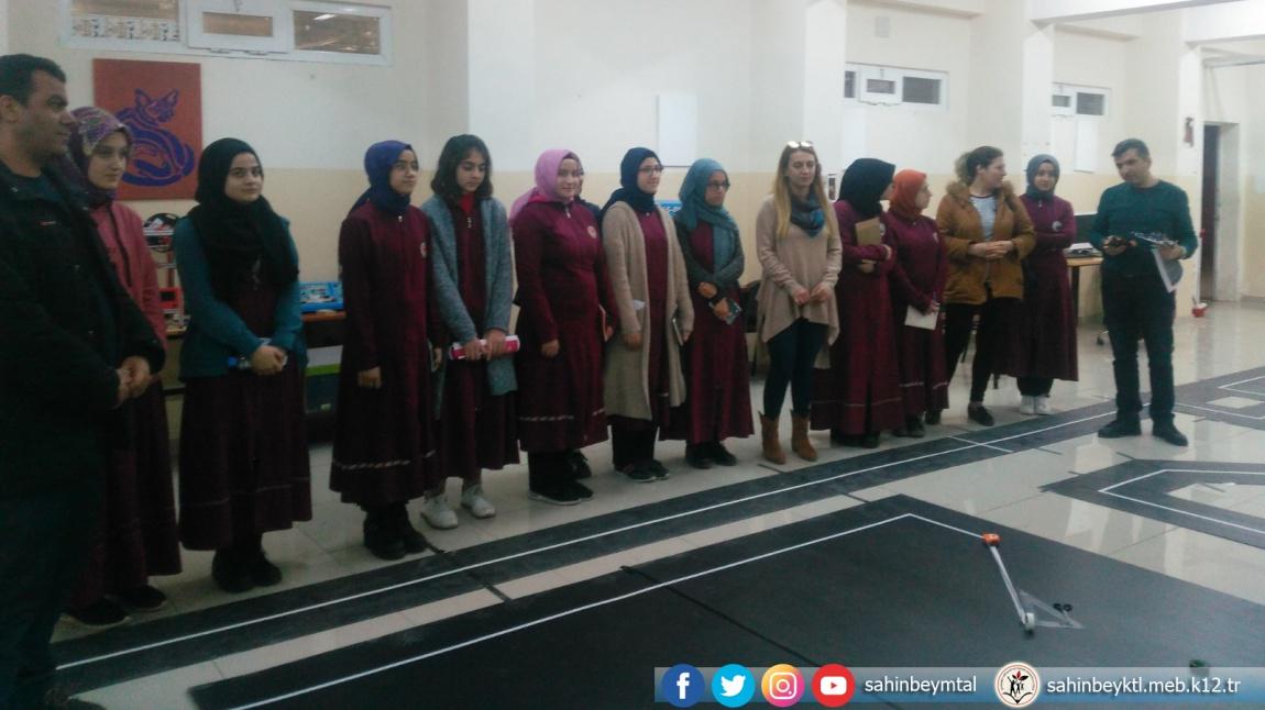 Mehmet Emin Er Kız Anadolu İHL okulumuz robot kulubünü ziyaret etti
