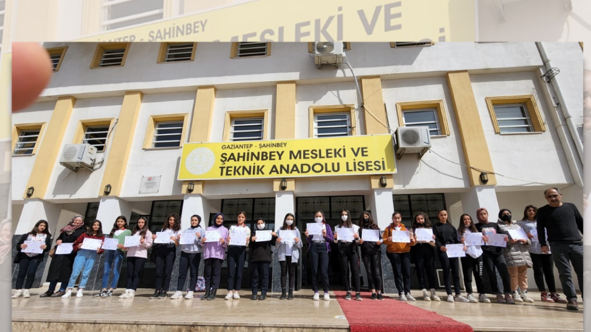 18 Mart Çanakkale Zaferi ve Şehitleri Anma Günü etkinliklerini katılan öğrencilere başarı belgesi verildi